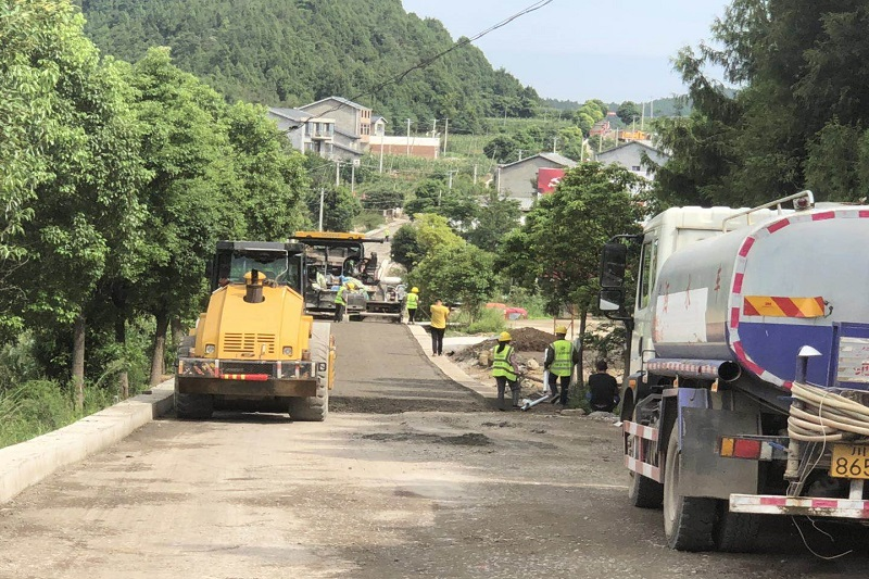 路橋集團搶晴天、戰(zhàn)雨天、斗夜間  全力以赴推進國道347項目建設